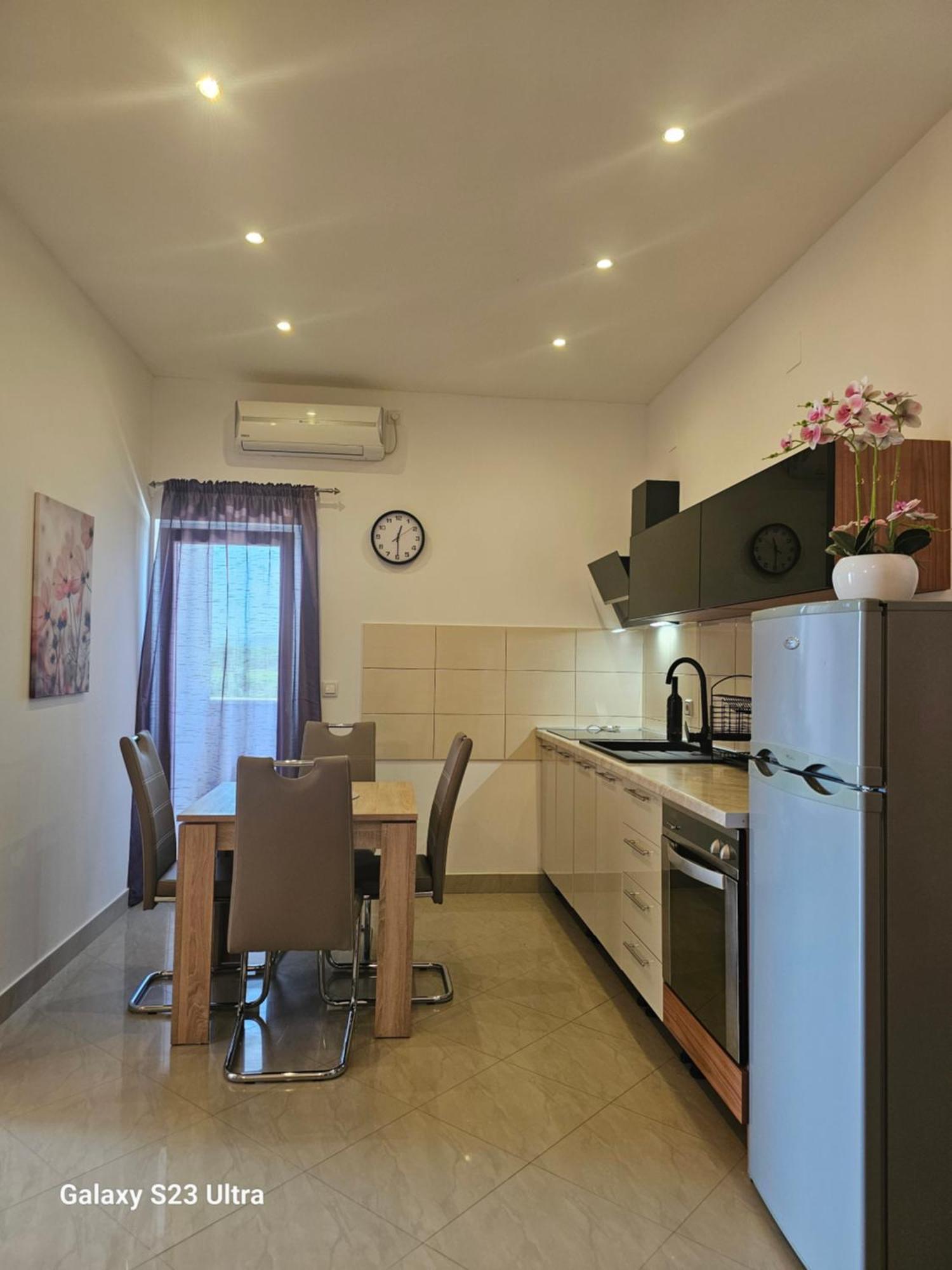 Apartmani Dianna Kastela Exterior photo
